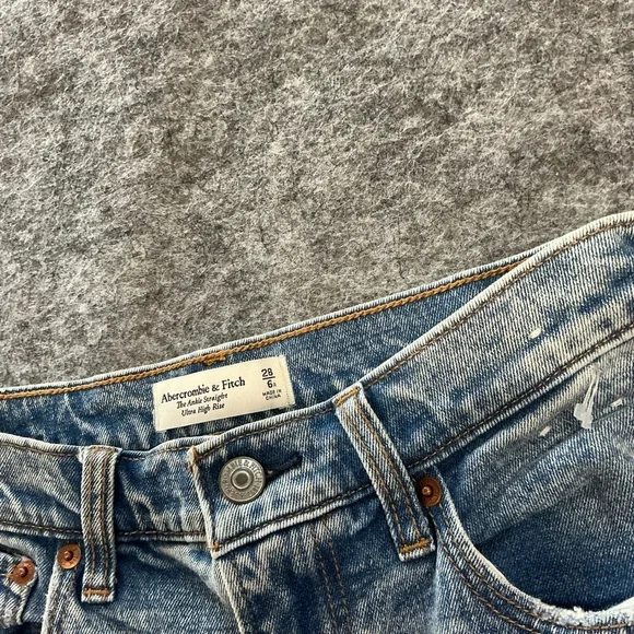 Abercrombie & Fitch The Ankle Straight High Rise Two Toned Denim Jeans - Picture 3 of 3
